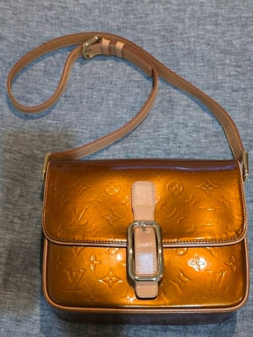 Louis Vuitton Christie Cross body purse - Picture 4 of 14